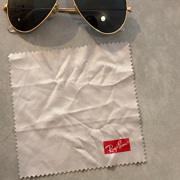 Ray-Ban Gold Frame Aviator Sunglasses with Dark Green/Gray Lenses - RB3025 - Picture 3 of 9